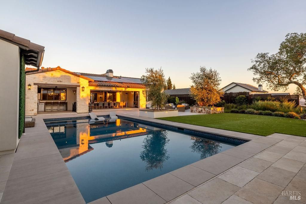 3981 Parker Hill Rd, Santa Rosa, CA 95404