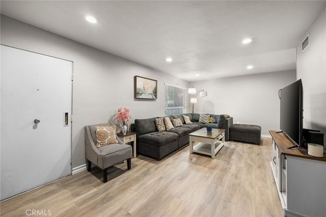 1800 W Gramercy 14, Anaheim, CA 92801