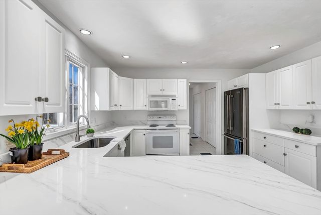 15 Pennock Road, Ashland, MA 01721