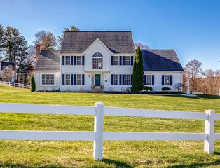 15 Pennock Road, Ashland, MA 01721