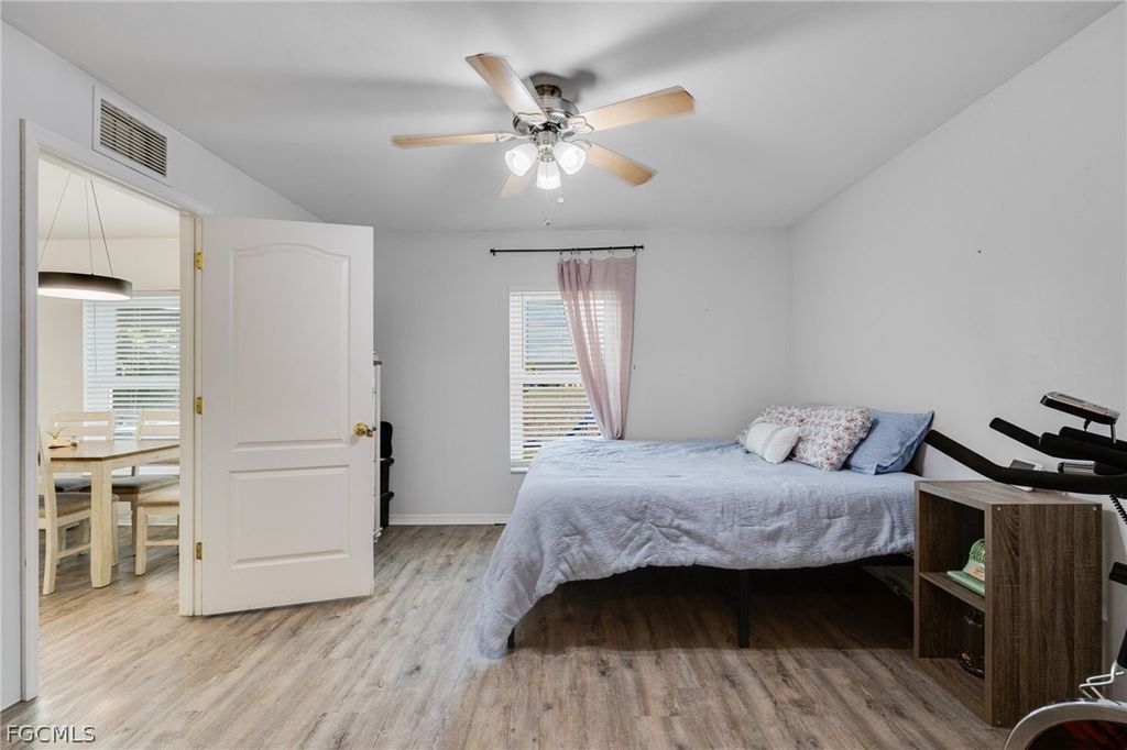 Image 10 of property listing at 1707 SW 3rd ST, Cape Coral, FL 33991