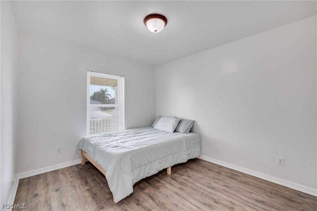 Image 11 of property listing at 1707 SW 3rd ST, Cape Coral, FL 33991