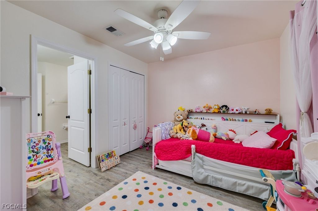 Image 14 of property listing at 1707 SW 3rd ST, Cape Coral, FL 33991