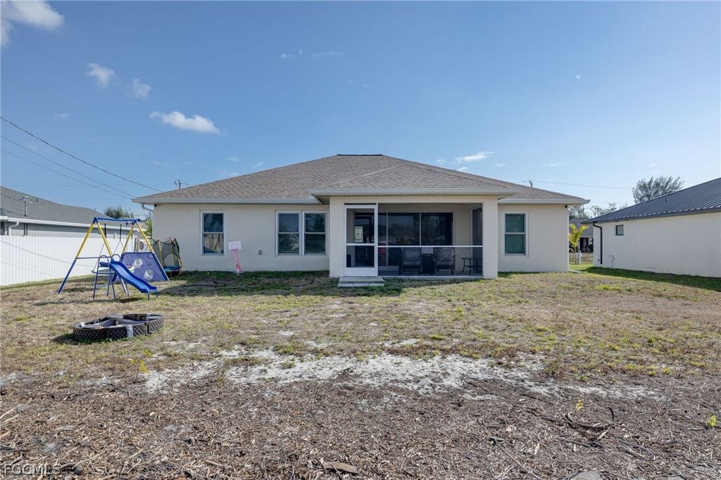 Image 18 of property listing at 1707 SW 3rd ST, Cape Coral, FL 33991
