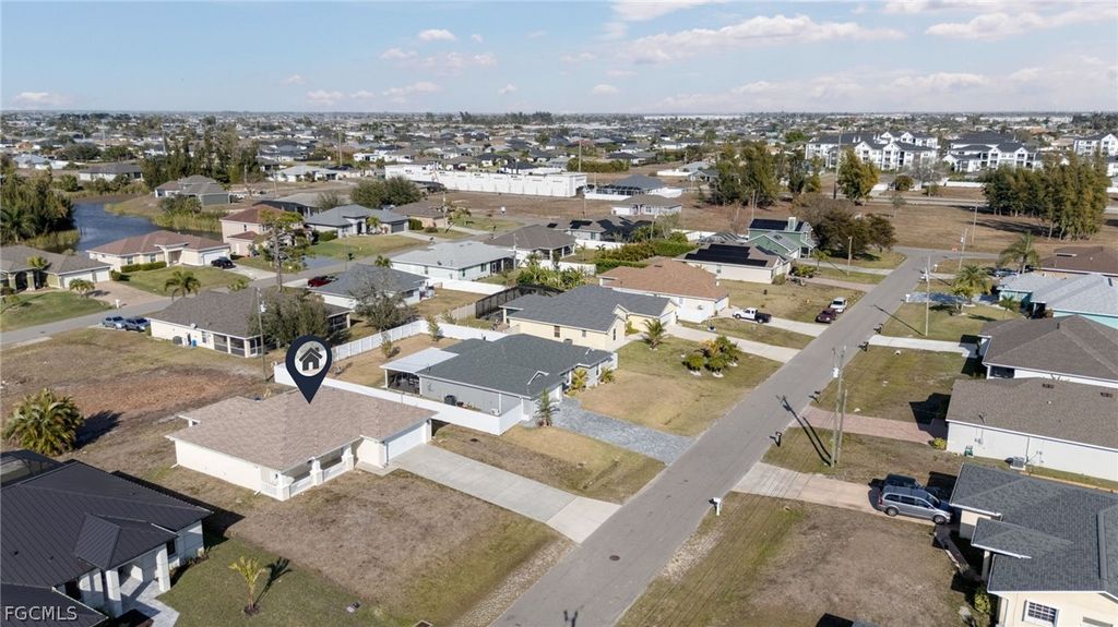 Image 21 of property listing at 1707 SW 3rd ST, Cape Coral, FL 33991