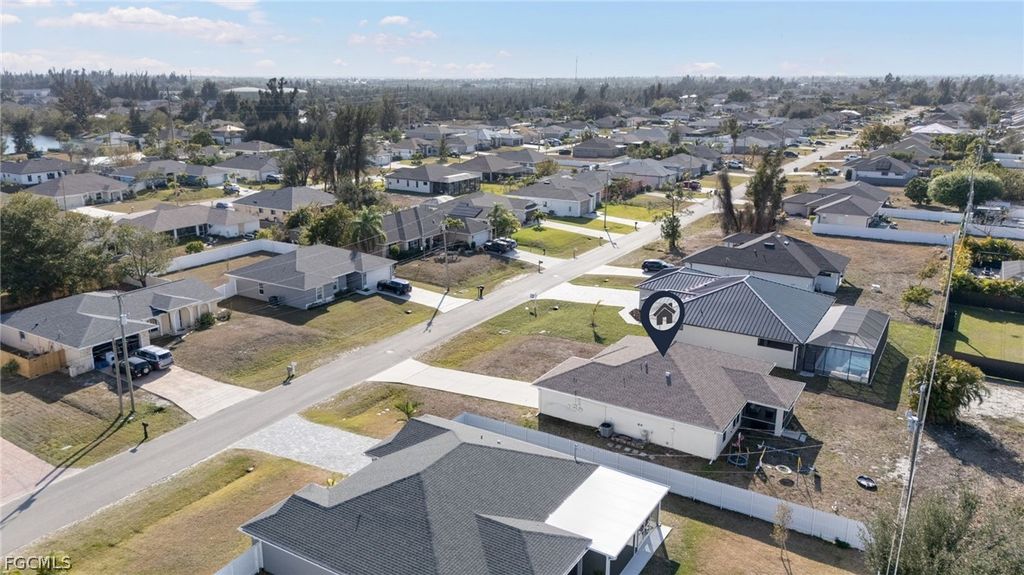 Image 24 of property listing at 1707 SW 3rd ST, Cape Coral, FL 33991