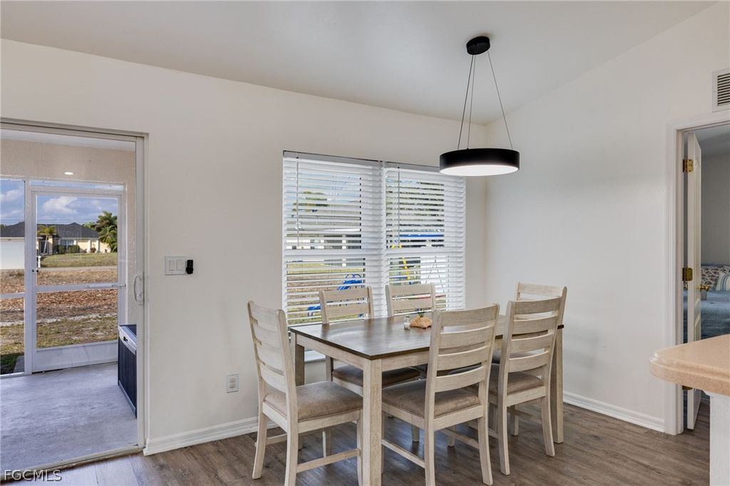 Image 5 of property listing at 1707 SW 3rd ST, Cape Coral, FL 33991