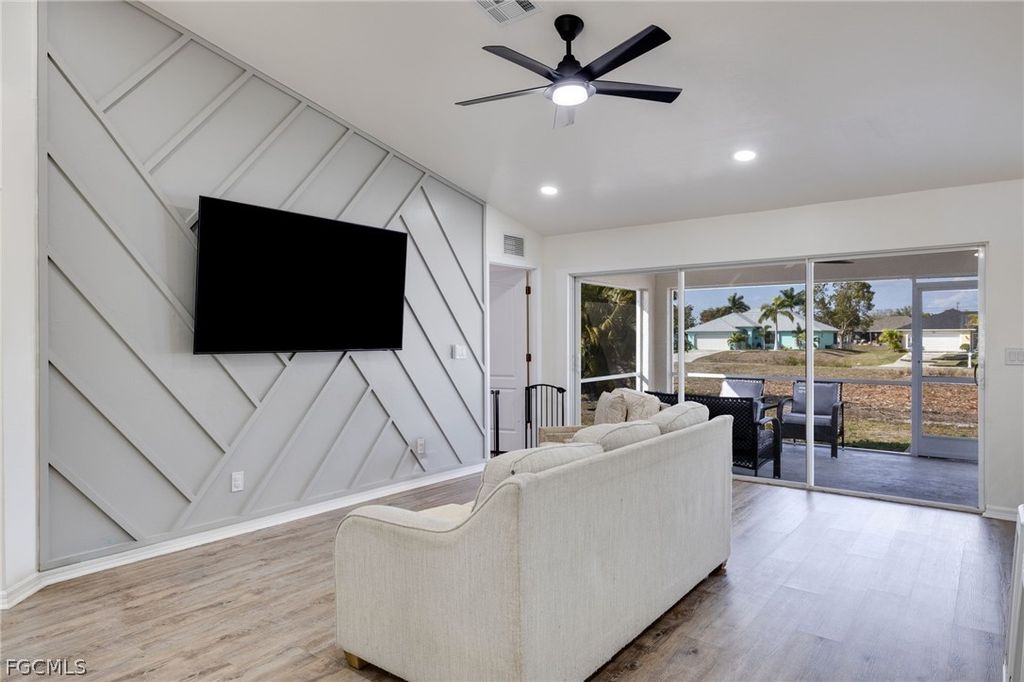 Image 7 of property listing at 1707 SW 3rd ST, Cape Coral, FL 33991