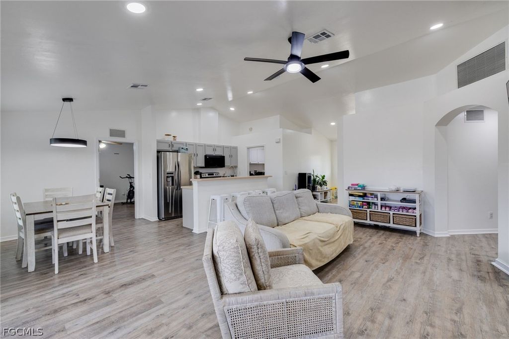 Image 8 of property listing at 1707 SW 3rd ST, Cape Coral, FL 33991