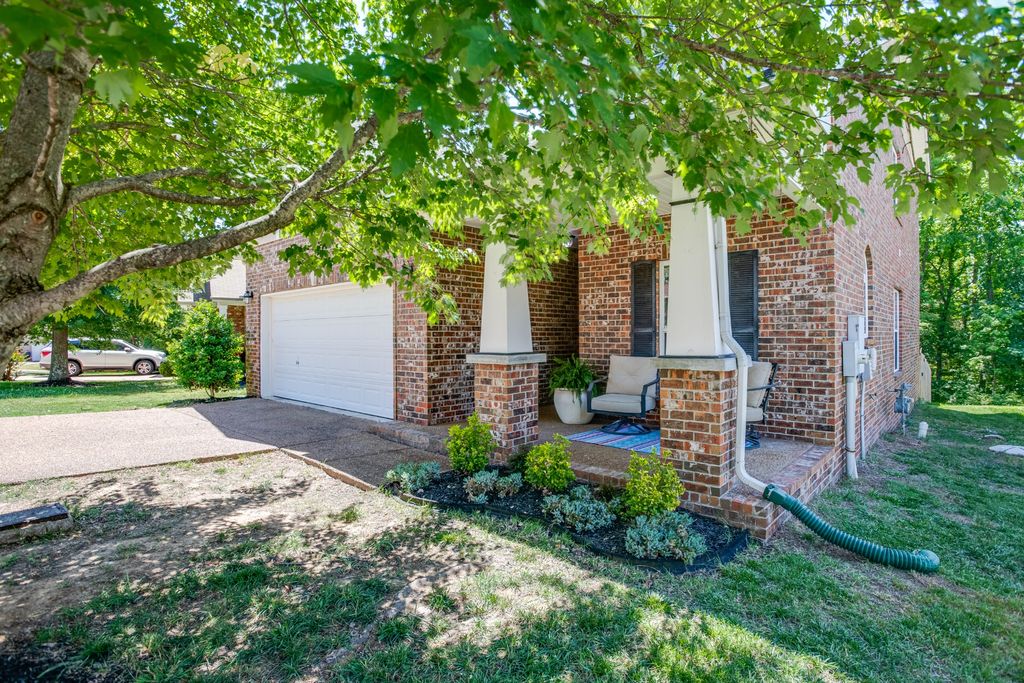 2140 Christina Ct, Hermitage, TN 37076