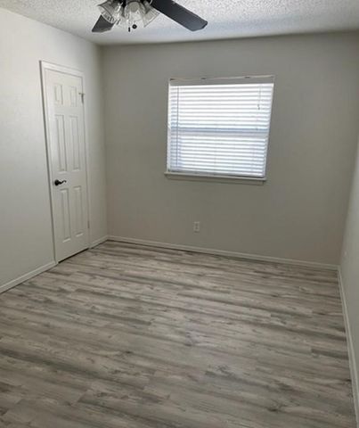 2729 Hurstview Drive C, Hurst, TX 76054