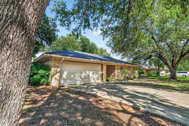 202 Laurel Street, Mansfield, TX 76063