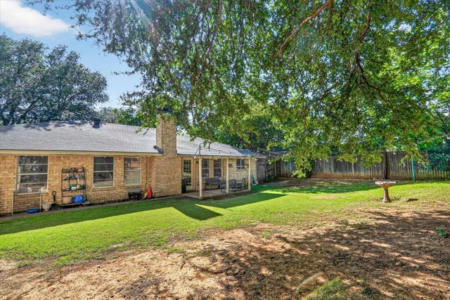 202 Laurel Street, Mansfield, TX 76063