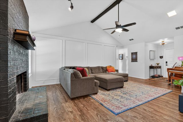202 Laurel Street, Mansfield, TX 76063