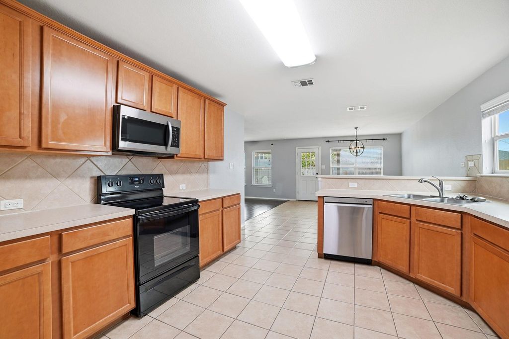 316 Housefinch LOOP, Leander, TX 78641