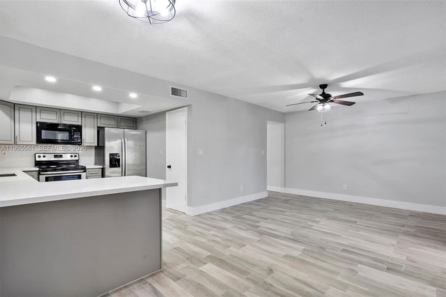 48 Matador Ln 5-23, Davie, FL 33324