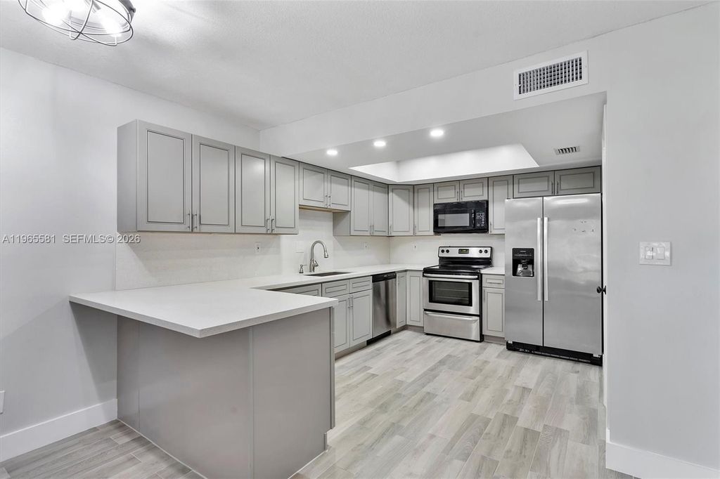 48 Matador Ln 5-23, Davie, FL 33324