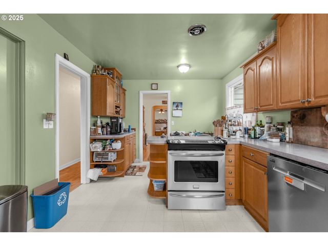 580 N SHERIDAN St, Mt Angel, OR 97362