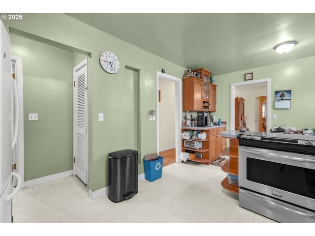 580 N SHERIDAN St, Mt Angel, OR 97362