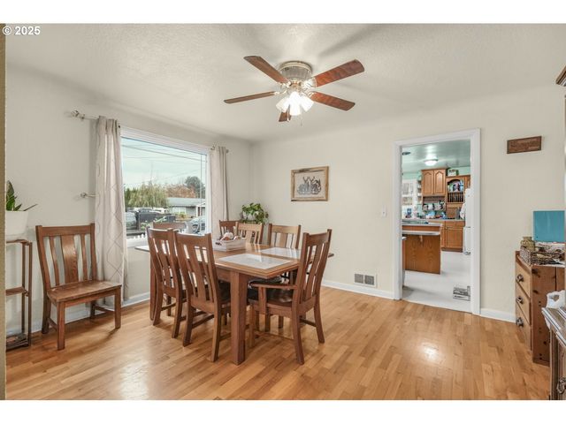 580 N SHERIDAN St, Mt Angel, OR 97362