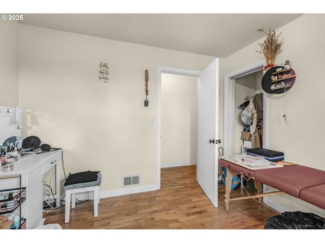 580 N SHERIDAN St, Mt Angel, OR 97362