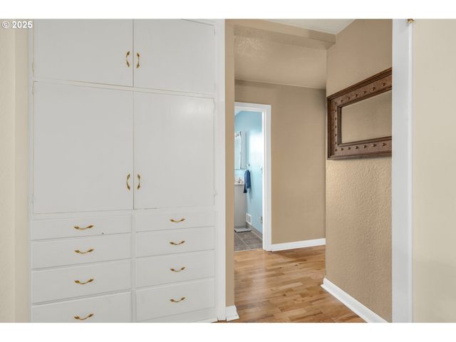 580 N SHERIDAN St, Mt Angel, OR 97362