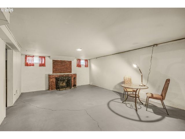 580 N SHERIDAN St, Mt Angel, OR 97362