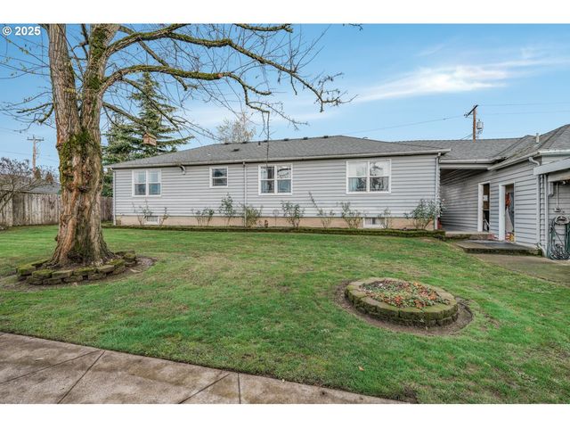 580 N SHERIDAN St, Mt Angel, OR 97362