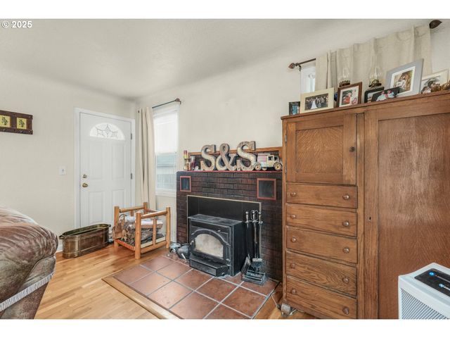 580 N SHERIDAN St, Mt Angel, OR 97362