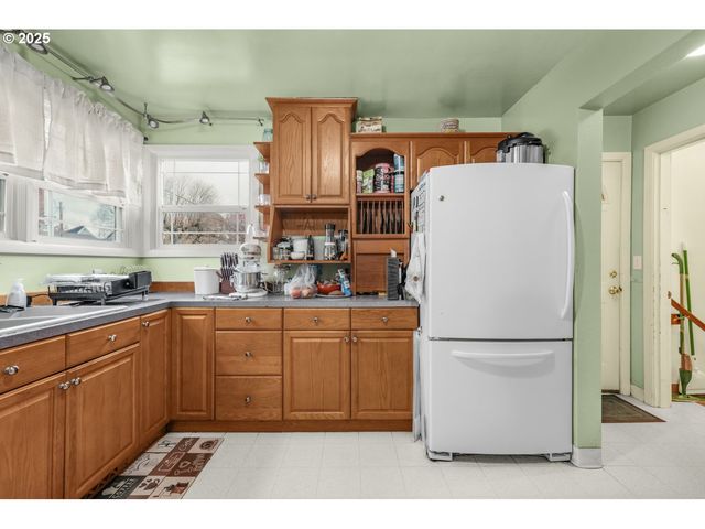 580 N SHERIDAN St, Mt Angel, OR 97362