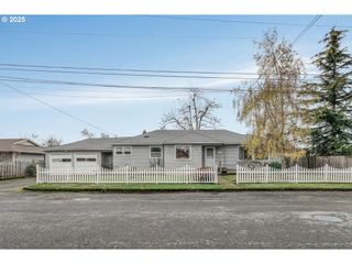 580 N SHERIDAN St, Mt Angel, OR 97362