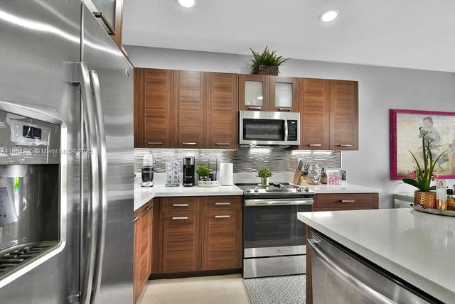 15678 NW 91st Ct, Miami Lakes, FL 33018
