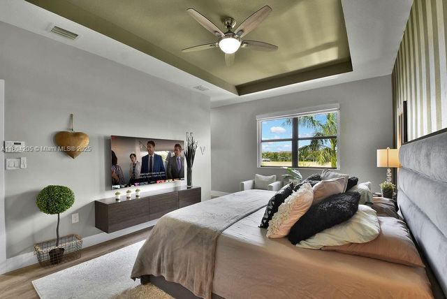 15678 NW 91st Ct, Miami Lakes, FL 33018