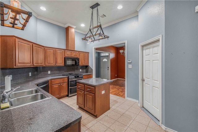 1500 Hunter Creek Drive, College Station, TX 77845
