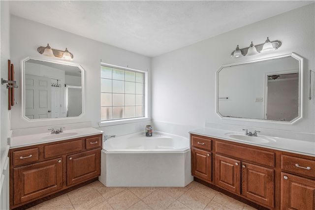 1500 Hunter Creek Drive, College Station, TX 77845