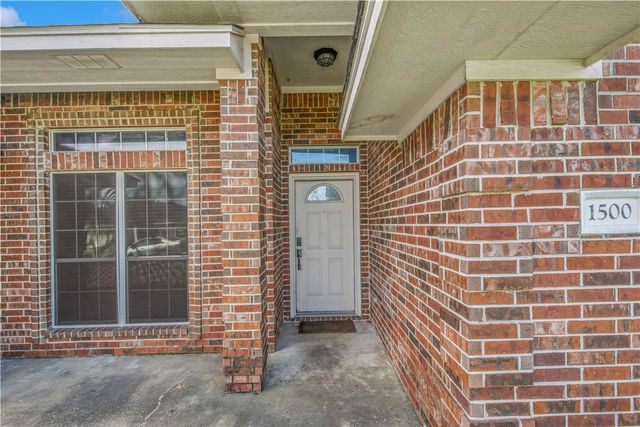 1500 Hunter Creek Drive, College Station, TX 77845