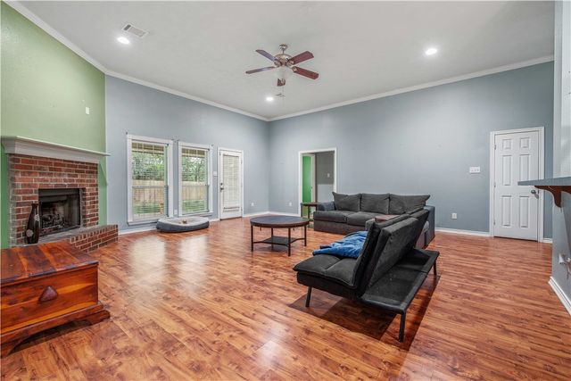 1500 Hunter Creek Drive, College Station, TX 77845