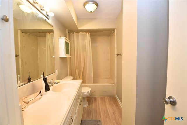 100 Seascape Drive B, Port Lavaca, TX 77979