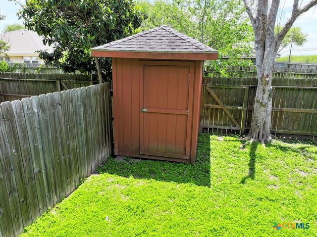 100 Seascape Drive B, Port Lavaca, TX 77979