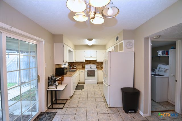 100 Seascape Drive B, Port Lavaca, TX 77979