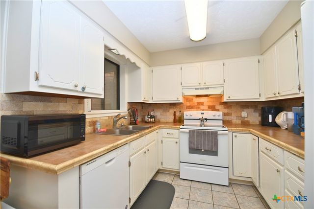 100 Seascape Drive B, Port Lavaca, TX 77979