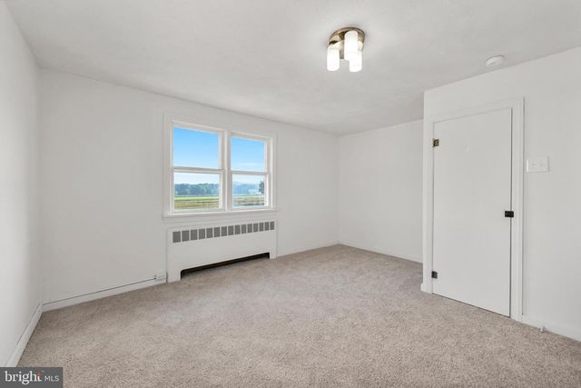 1305 KRAMER MILL RD, Denver, PA 17517
