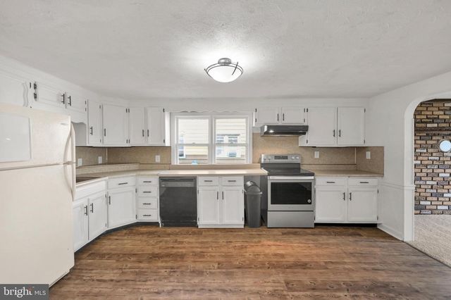 1305 KRAMER MILL RD, Denver, PA 17517