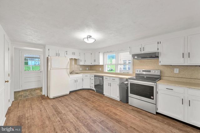 1305 KRAMER MILL RD, Denver, PA 17517