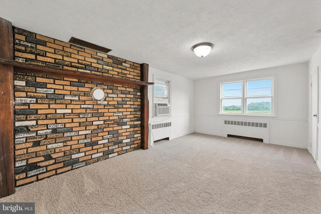 1305 KRAMER MILL RD, Denver, PA 17517