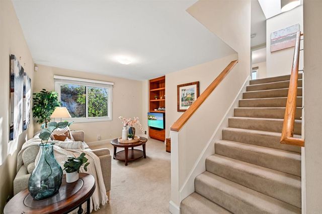 441 Holmwood Lane, Solana Beach, CA 92075