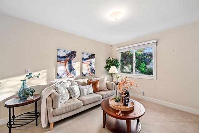 441 Holmwood Lane, Solana Beach, CA 92075