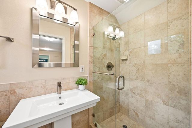 441 Holmwood Lane, Solana Beach, CA 92075