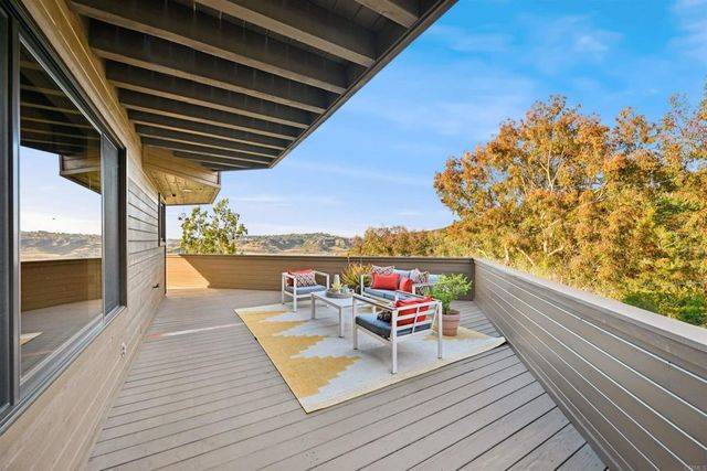 441 Holmwood Lane, Solana Beach, CA 92075