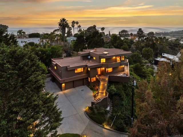 441 Holmwood Lane, Solana Beach, CA 92075